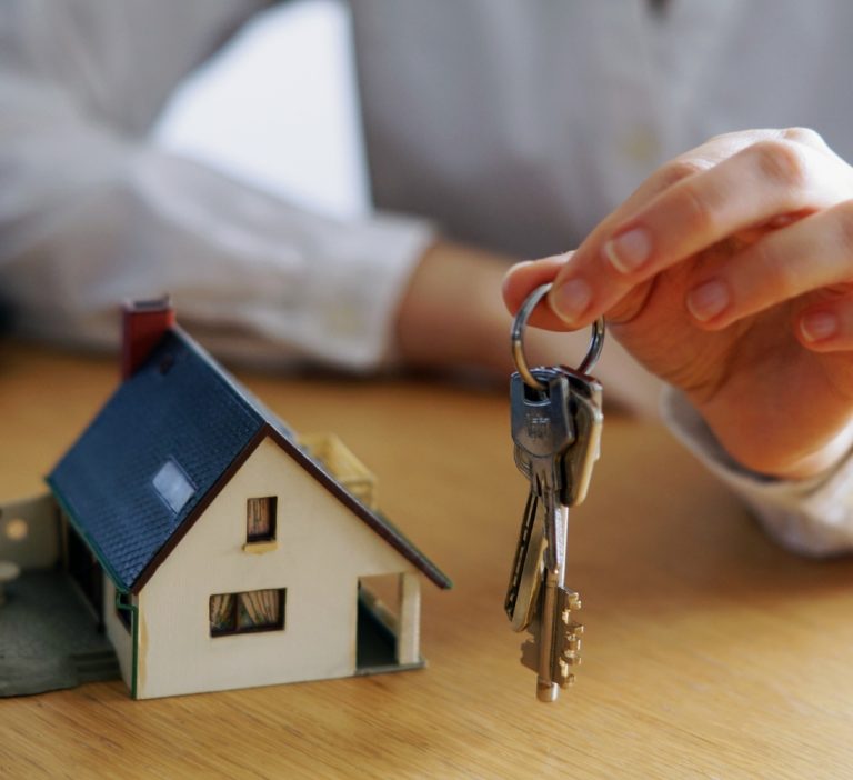 czy warto kupic mieszkanie na licytacji komorniczej