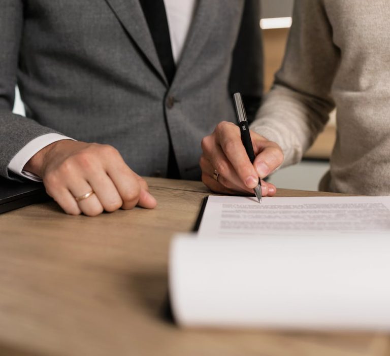 Prawa i obowiązki lokatora w nieruchomości objętej egzekucją komorniczą